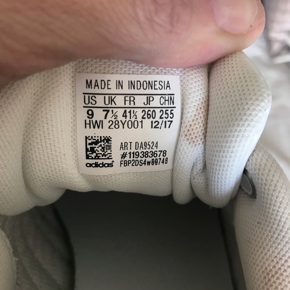 Adidas Size 9 - Picture 5 of 6